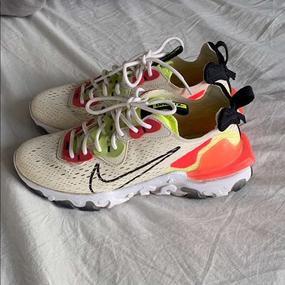 Nike React Vision “Pale Ivory” - Picture 2 of 3